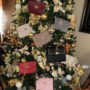 8 BAGS OVER $800 BADGLEY MISCHKA CROSSBODY BAG 9”